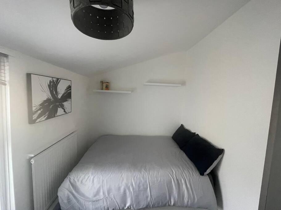 3 Bedroom House In Dartford Exterior foto